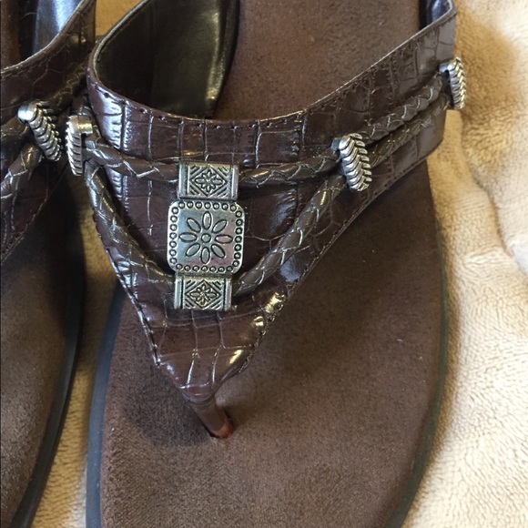 Cute Rialto Brown Sandals - Picture 3 of 3